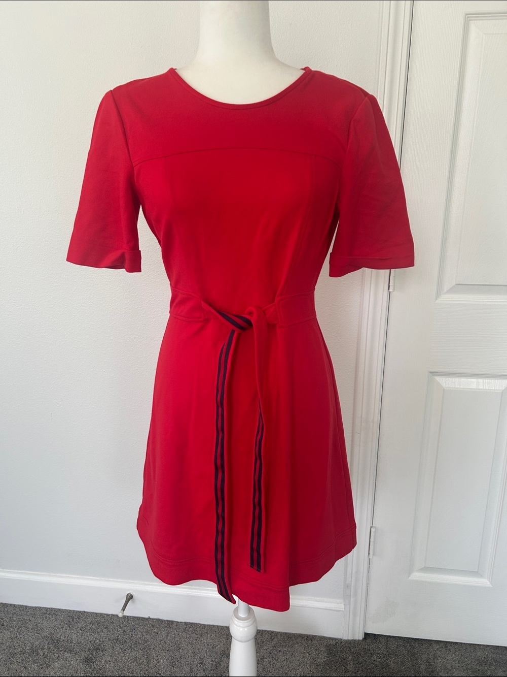 1901 Red Short-Sleeve Tie-Waist A-Line Midi Dress. Size 6P
